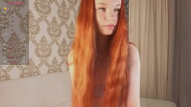 Snapshot of foxy_bloomm chatting on July 9, 2026, 8:19 pm foxy bloomm online show from July 9, 2026, 8:19 pm