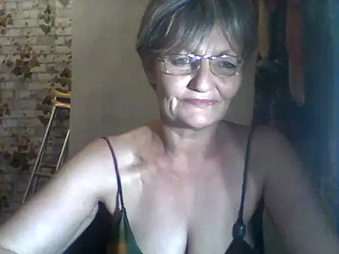 Snapshot of NikaGold455 chatting on March 31, 2026, 10:23 pm NikaGold455 online show from March 31, 2026, 10:23 pm