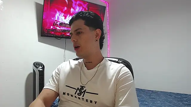 JUAN CAMILOXXX online show from May 7, 2026, 4:28 am