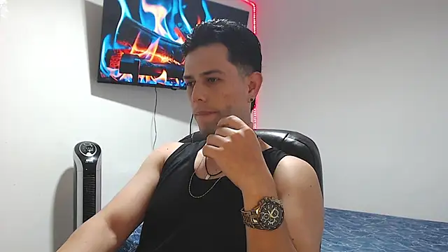 JUAN CAMILOXXX online show from May 23, 2026, 4:33 am