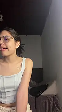 Snapshot of Cloebennet013 chatting on June 15, 2026, 9:58 pm Cloebennet013 online show from June 15, 2026, 9:58 pm