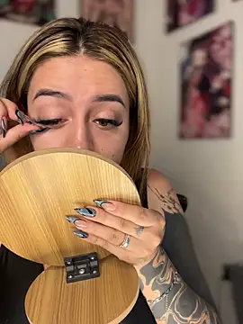 CarolQueen1  online show from April 24, 2026, 2:41 pm