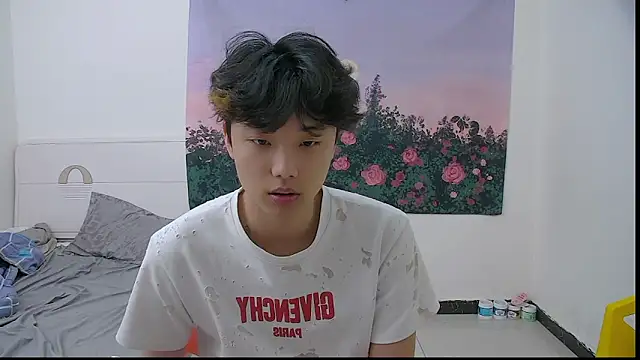 icecream-002 online show from May 8, 2026, 11:47 am
