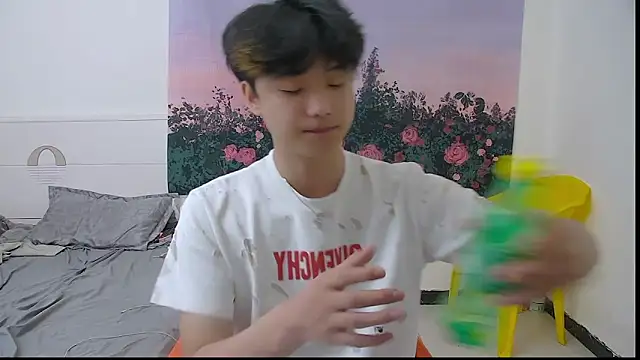 icecream-002 online show from May 6, 2026, 11:47 am