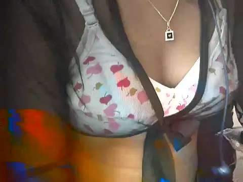 Couplehot00 online show from April 29, 2026, 7:23 am