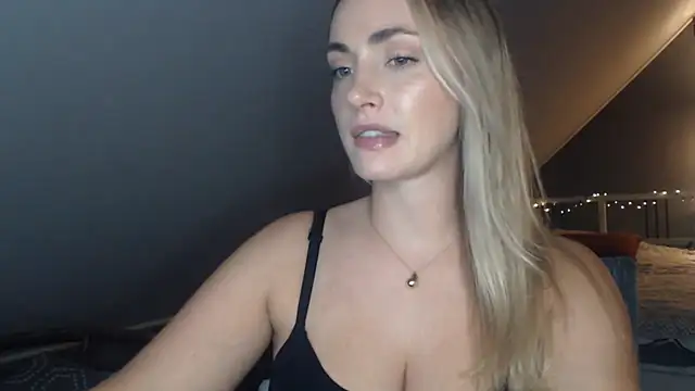 ScarlettSensitive online show from August 2, 2026, 8:17 pm