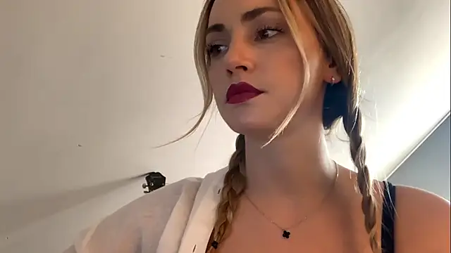 ScarlettSensitive online show from April 6, 2026, 2:29 pm