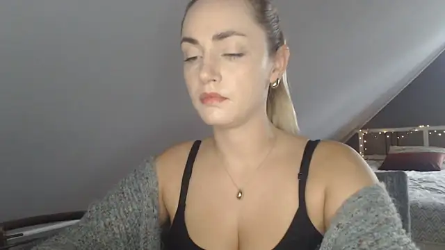 ScarlettSensitive online show from July 21, 2026, 6:15 am