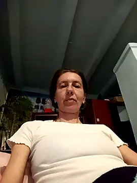 Tania9876 online show from May 16, 2026, 6:40 pm
