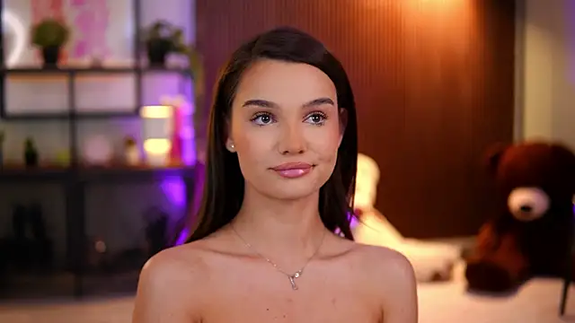 Lena Laurent online show from July 28, 2026, 9:17 am