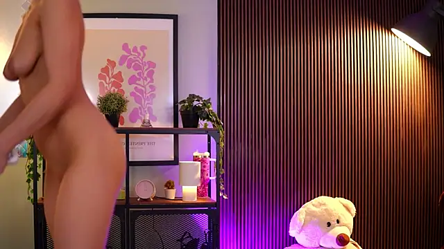 Lena Laurent online show from July 28, 2026, 3:21 pm