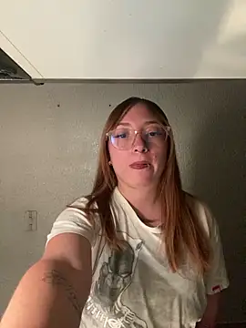 Snapshot of Milaac_ chatting on March 14, 2026, 4:07 am Milaac online show from March 14, 2026, 4:07 am