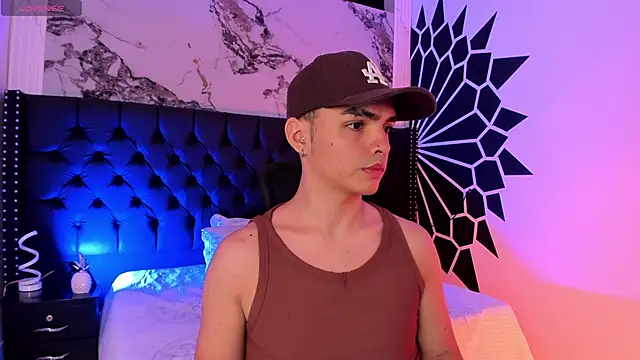 NicoKinggs  online show from April 27, 2026, 11:52 am