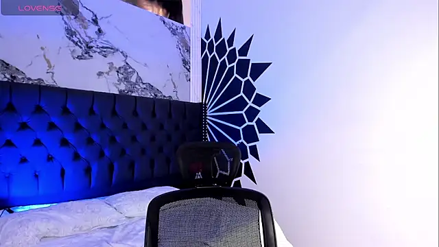 NicoKinggs  online show from April 20, 2026, 1:24 pm