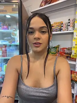 Snapshot of Bella-Ferrer chatting on June 3, 2026, 6:01 pm Bella-Ferrer online show from June 3, 2026, 6:01 pm