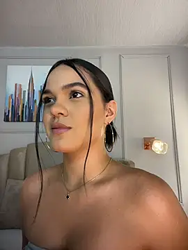 Snapshot of Bella-Ferrer chatting on April 28, 2026, 6:23 pm Bella-Ferrer online show from April 28, 2026, 6:23 pm