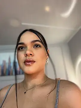 Snapshot of Bella-Ferrer chatting on April 29, 2026, 6:25 pm Bella-Ferrer online show from April 29, 2026, 6:25 pm