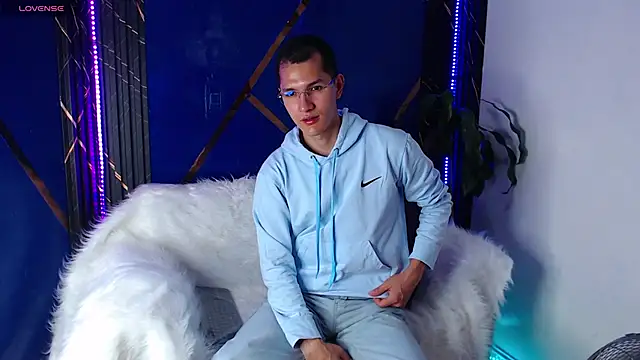 MilanDavid1 online show from April 1, 2026, 5:32 pm