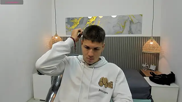 AlessandroFranco online show from May 5, 2026, 1:14 pm