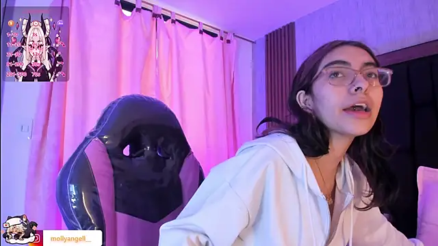 Molly A online show from July 30, 2026, 4:06 pm