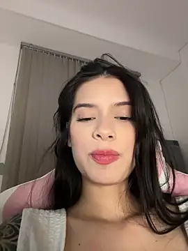 Snapshot of Valen_Gia chatting on March 22, 2026, 1:09 am Valen Gia online show from March 22, 2026, 1:09 am