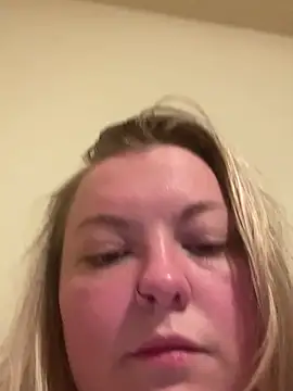 Snapshot of Jewelsbby93 chatting on March 14, 2026, 8:53 am Jewelsbby93 online show from March 14, 2026, 8:53 am