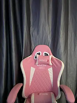 Cum-withyou online show from May 18, 2026, 6:18 am