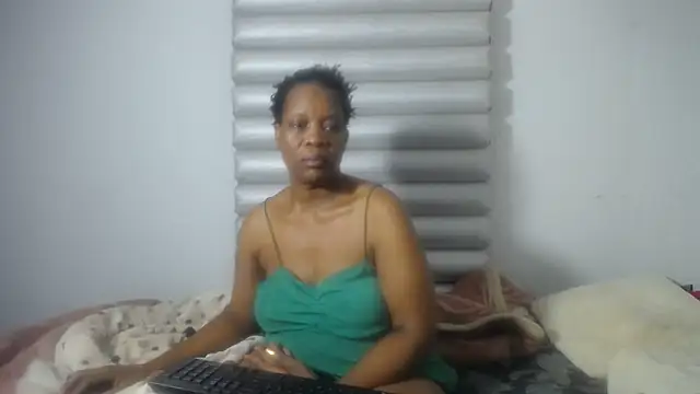 Snapshot of JoycyQueen chatting on May 2, 2026, 3:17 pm JoycyQueen online show from May 2, 2026, 3:17 pm