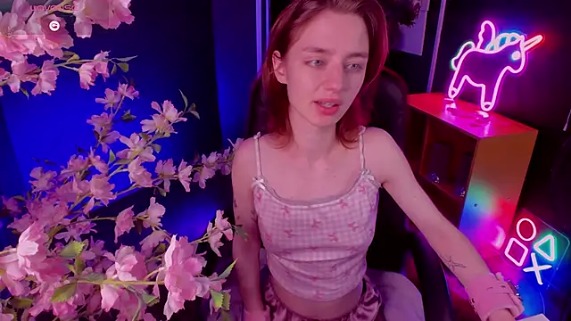 Pretty Victoria online show from April 22, 2026, 11:06 am