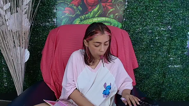 PinkyyPieee  online show from March 31, 2026, 1:13 pm