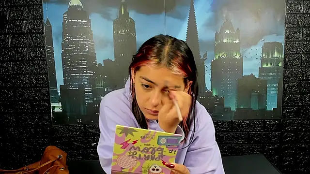 PinkyyPieee  online show from April 20, 2026, 1:13 pm