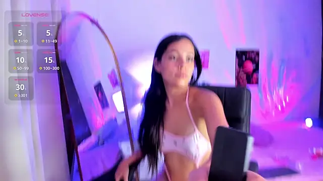 nahiara santana online show from May 13, 2026, 3:24 am