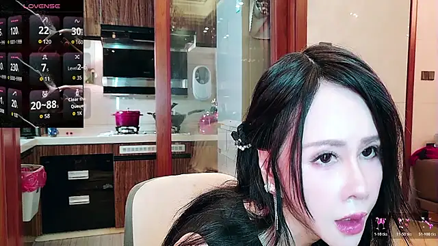 nuanuanbaobei online show from June 12, 2026, 8:23 am