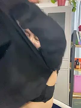 Snapshot of yu19988 chatting on April 8, 2026, 1:18 am yu19988 online show from April 8, 2026, 1:18 am