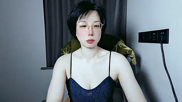 Snapshot of lin_lin_520_520 chatting on May 20, 2026, 4:04 pm lin lin 520 520 online show from May 20, 2026, 4:04 pm