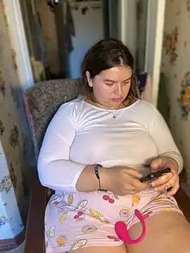 Nenssy555 online show from July 13, 2026, 2:49 pm