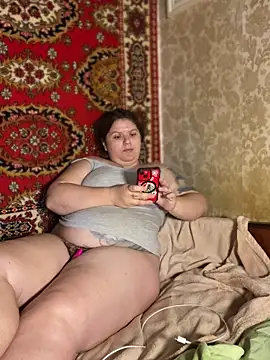 Nenssy555 online show from June 19, 2026, 12:11 pm