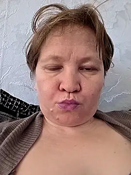  LOLA-LOLA  online show from May 3, 2026, 9:25 am