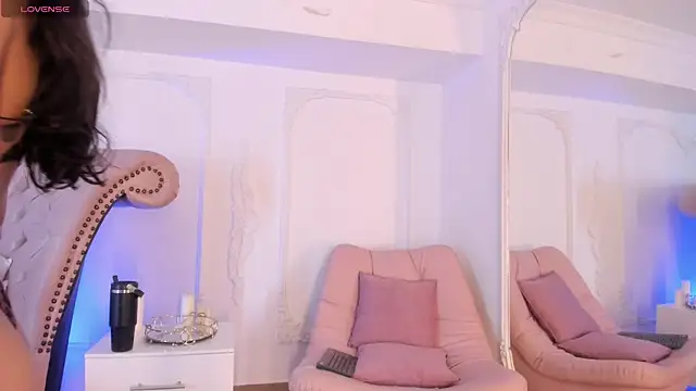Snapshot of LucianaBlanco_ chatting on June 18, 2026, 8:36 pm LucianaBlanco online show from June 18, 2026, 8:36 pm