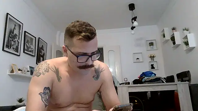 Snapshot of yanick931 chatting on July 23, 2026, 9:33 pm yanick931 online show from July 23, 2026, 9:33 pm