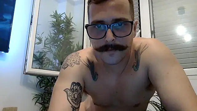 Snapshot of yanick931 chatting on July 27, 2026, 11:45 pm yanick931 online show from July 27, 2026, 11:45 pm