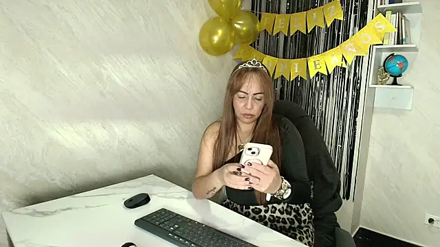 Helenn Moore online show from April 10, 2026, 1:51 pm