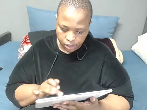 Bustydiva83 online show from June 25, 2026, 12:54 pm