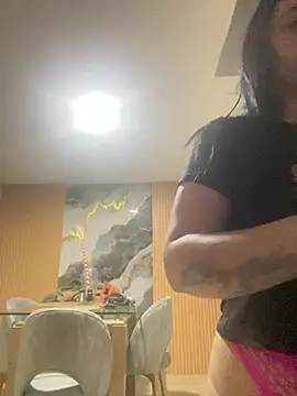 leila moretti online show from April 21, 2026, 3:02 am