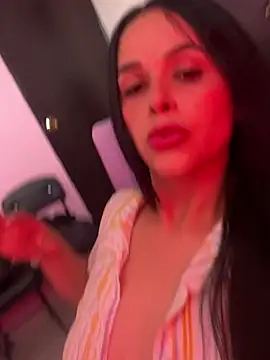 Snapshot of leila_moretti chatting on March 26, 2026, 4:05 pm leila moretti online show from March 26, 2026, 4:05 pm