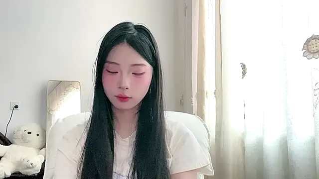 yiyibaby2026 online show from April 24, 2026, 2:35 am