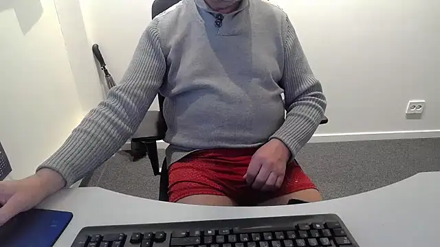 Snapshot of Buggemann chatting on May 7, 2026, 3:11 am Buggemann online show from May 7, 2026, 3:11 am