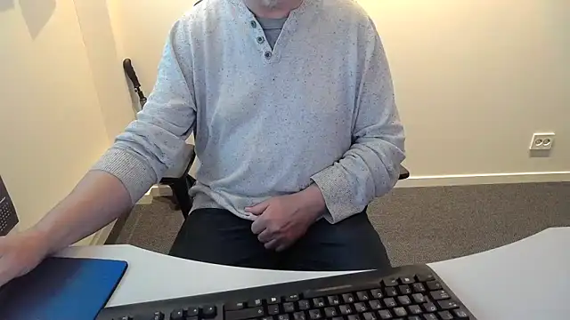 Snapshot of Buggemann chatting on June 4, 2026, 3:22 am Buggemann online show from June 4, 2026, 3:22 am