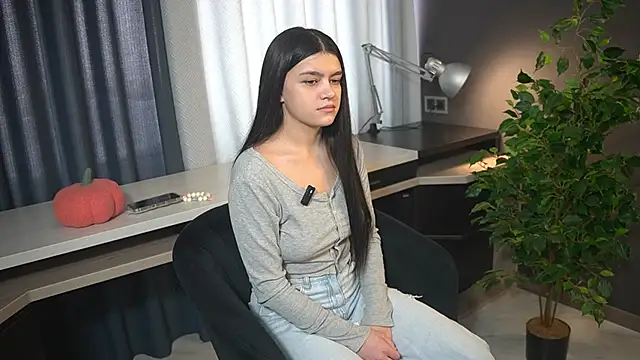 DevoraHondel online show from March 12, 2026, 8:18 am