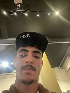Achrafsad9i online show from April 28, 2026, 5:28 pm